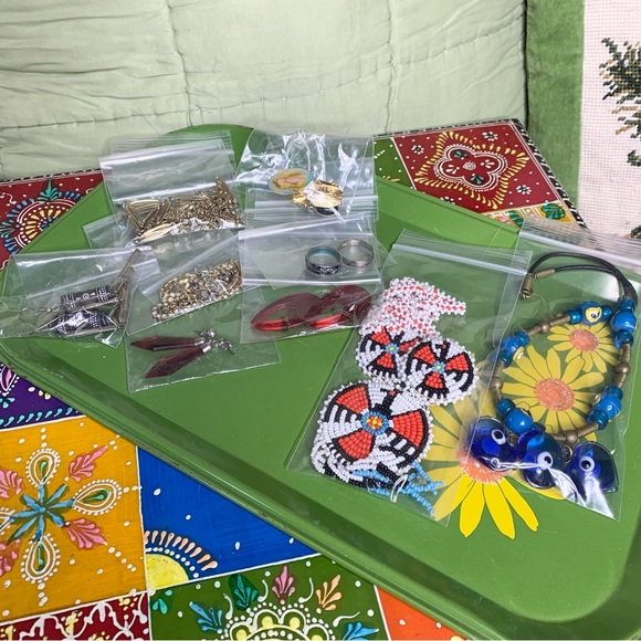 Junk Jewelry Lot - Picture 7 of 7